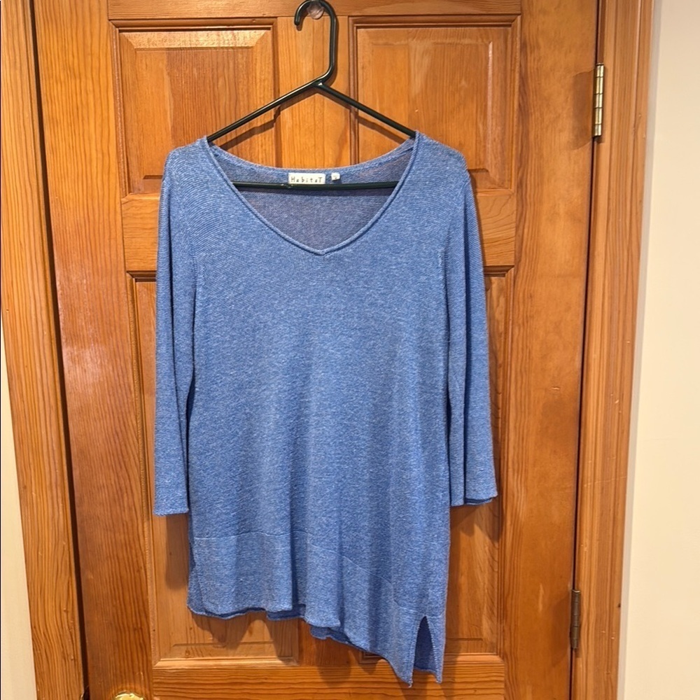 Habitat Women’s 3/4 sleeve linen blend v-neck sweater size medium.